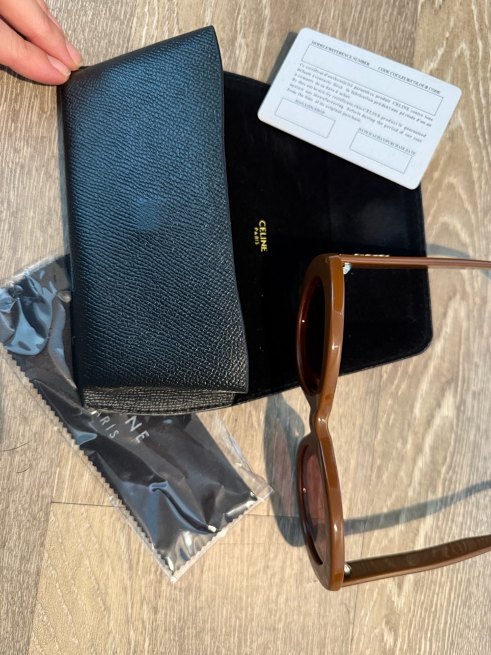 Celine sunglasses with black leather case - Picture 2 of 5